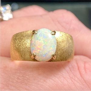 Vintage 14K Yellow Gold Genuine Opal Thick Dome Ring